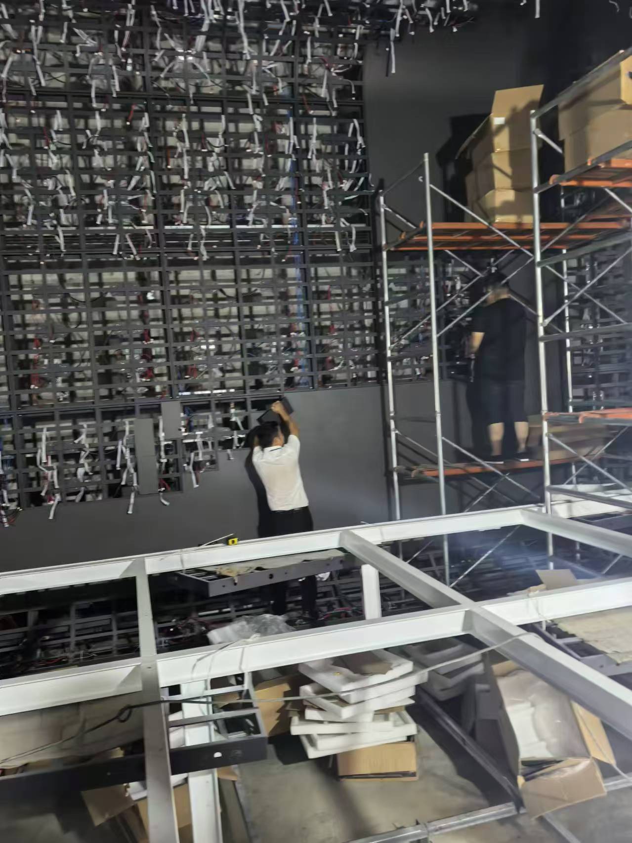 戶內led全彩顯示屏安裝中